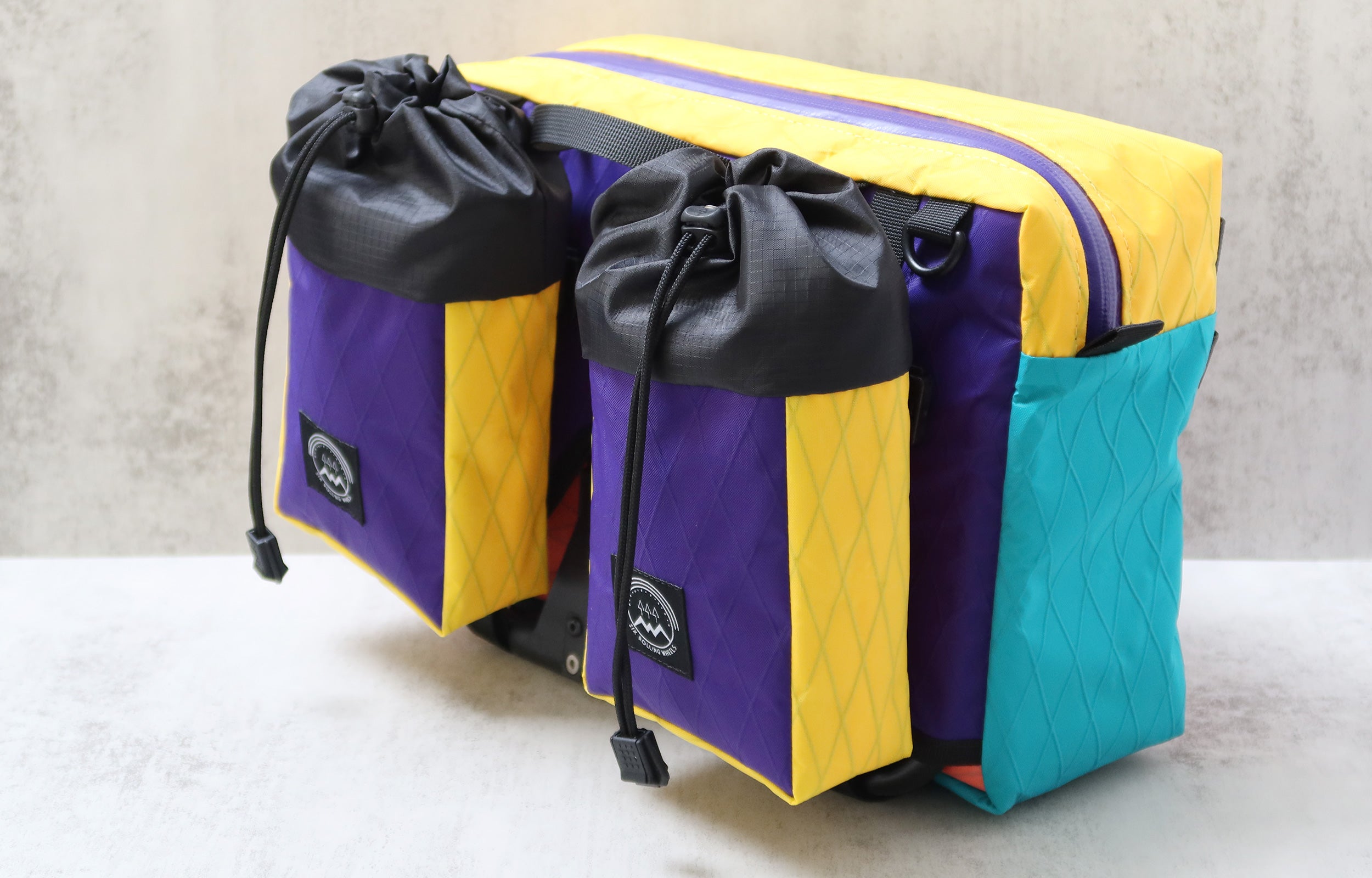ダーボーBROMPTON用 Sバッグユニオンジャック柄ブラックフラップ付き Brompton Bikes Padded Travel Bag with 4 Rollers | Saks Fifth